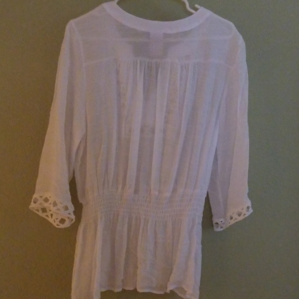 White top - Picture 5 of 8